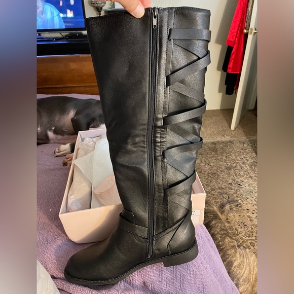 Black boots  Size 11.  Never worn - Picture 3 of 4